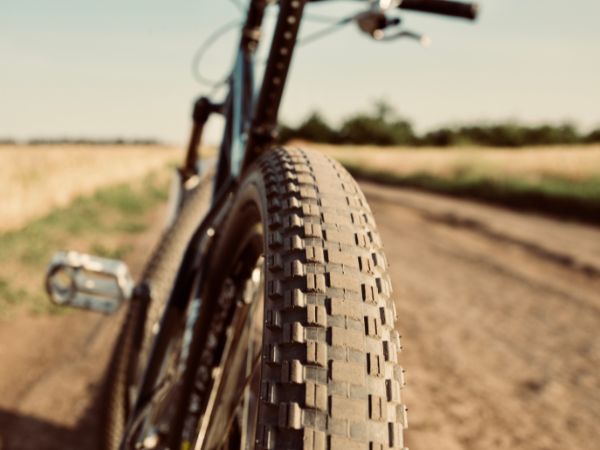 Dlaczego powinieneś rozważyć zmianę opon na terenowe w swoim rowerze górskim?